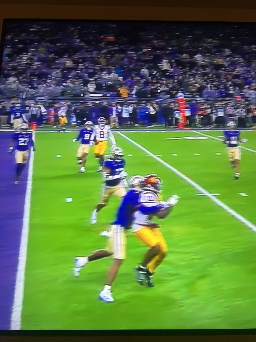 kellenmanke's tweet photo. @JSmith95974 @Softykjr Meant to post this one. Ball isn’t even in the picture yet https://t.co/8T4KXgmUvM