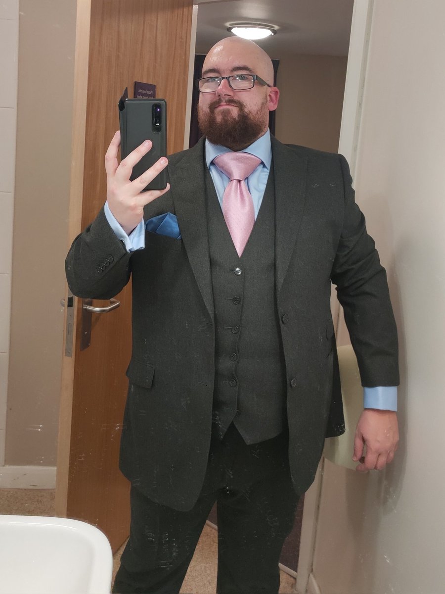 Grayvidian! 🏳️🌈🕴️ tweet media