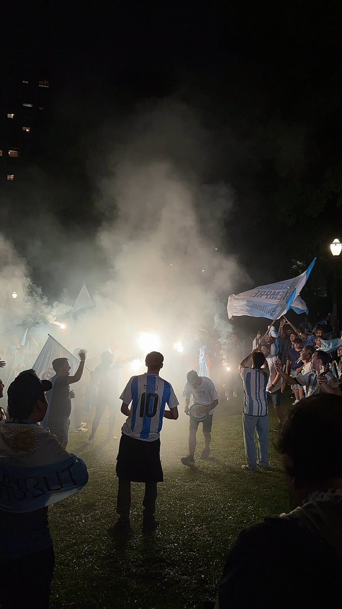 solulloaa's tweet photo. Increíble el banderazo de @FranColapinto 
Locales. Siempre. En todos lados. https://t.co/twtTkUxIyZ