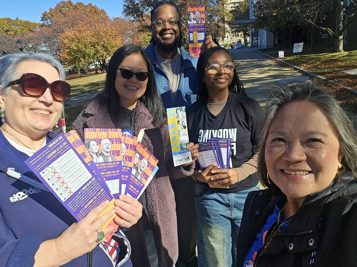 CQUID718's tweet photo. Lots of positive energy &amp; good vibes on Day 8 of Early Voting ✨️

We had great convos with neighbors &amp; friends about what's on the ballot. We reminded voters to #VoteWFP🗳 for @KamalaHarris &amp; @Tim_Walz + #FlipTheBallot to vote #YesOnProp1💚 &amp; #Nix2Through6! #BlueWave2024💙🌊 https://t.co/WgAOgjJYKr