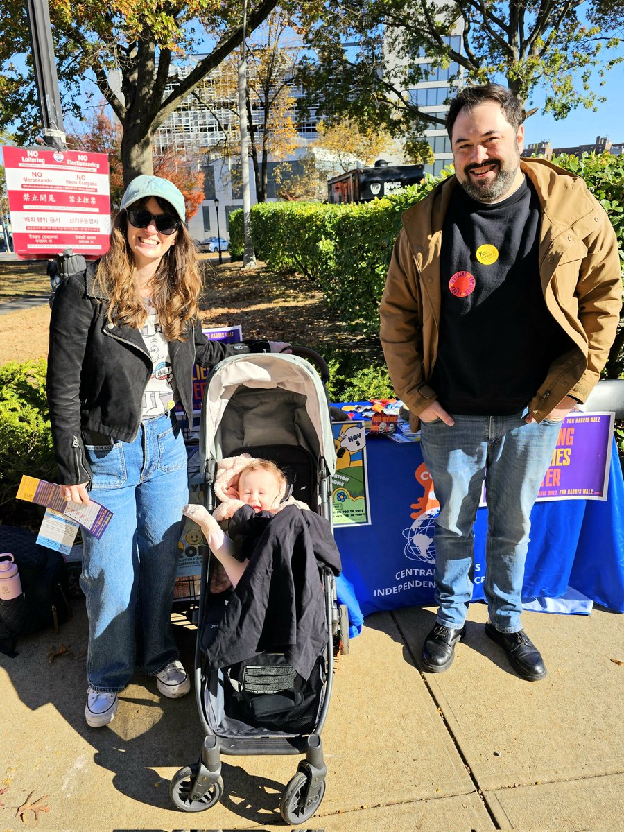 CQUID718's tweet photo. Lots of positive energy &amp; good vibes on Day 8 of Early Voting ✨️

We had great convos with neighbors &amp; friends about what's on the ballot. We reminded voters to #VoteWFP🗳 for @KamalaHarris &amp; @Tim_Walz + #FlipTheBallot to vote #YesOnProp1💚 &amp; #Nix2Through6! #BlueWave2024💙🌊 https://t.co/WgAOgjJYKr