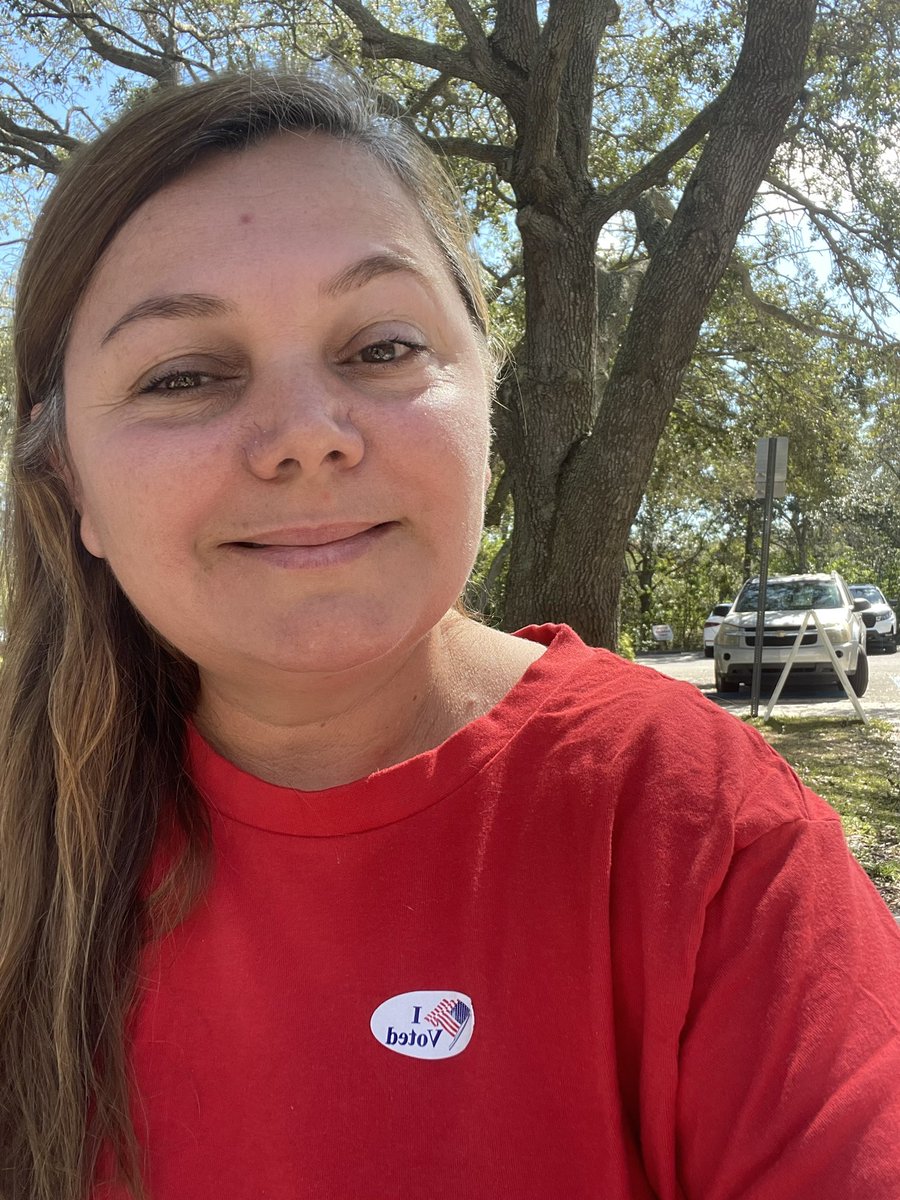 1ColombianAngie's tweet photo. I voted for the ONLY candidate I Trust and I know will make America great again my Donald Trump ! 🇺🇸❤️❤️❤️🙏🏻🙏🏻🙏🏻 https://t.co/NJ7U1WiOp9