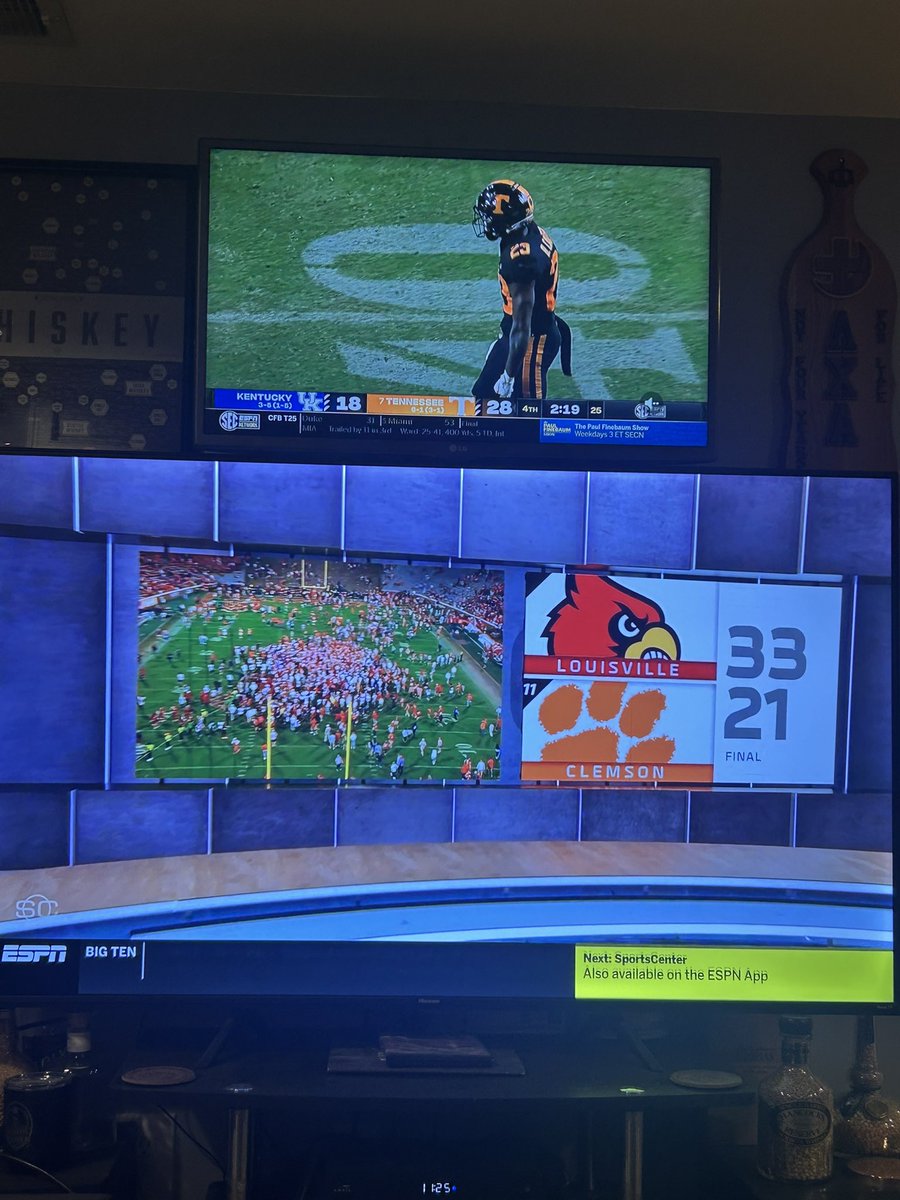 VillaBird1's tweet photo. @CardChronicle Meet. https://t.co/jvwqqgQlhD