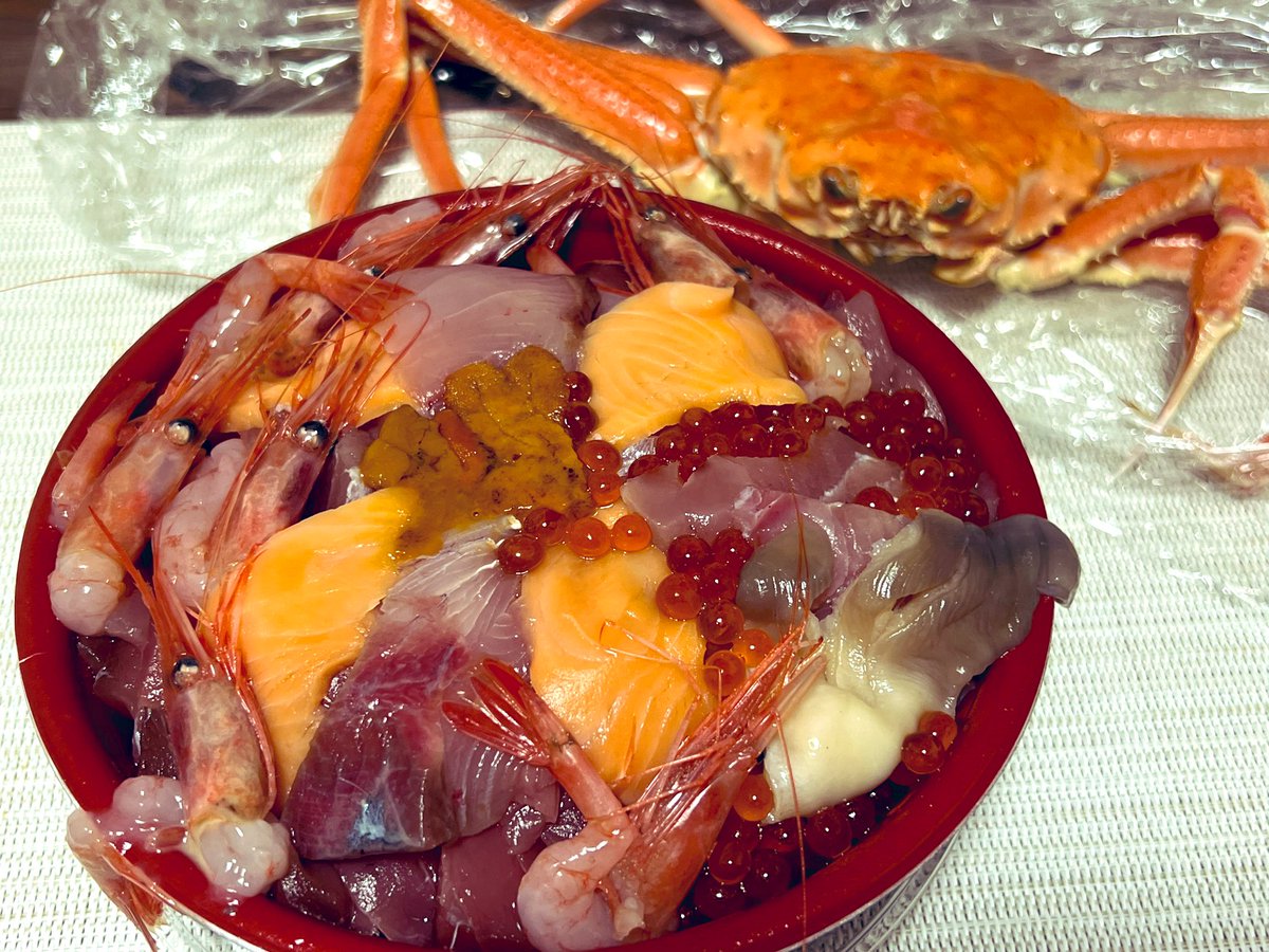 taaaano13's tweet photo. 海鮮丼テイクアウトしたらこの破壊力
しかもこれで2300円くらい

今年の春に退職、転居などありSNS放置してましたが、これは投稿したくなる要素多すぎです https://t.co/6EPr0PGjMx