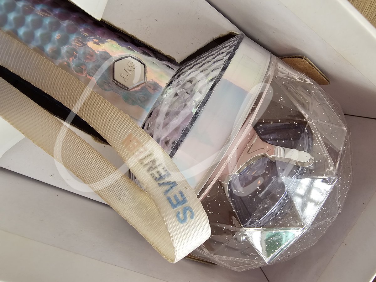 sungjaycart's tweet photo. 🪁 . . . wts lfb ph .ᐟ  #ceesell 

꒰ svt caratbong v1 and v2 ꒱
        ╰► 1,8k v1 | 2,350 v2
        ╰► x sensi, box and strap have marks but ls in v good condi!
        ╰► onhand
        ╰► payo

ꔛ seventeen cbv1 cbv2 carat bong version 1 version 2 https://t.co/h9oByLGctc