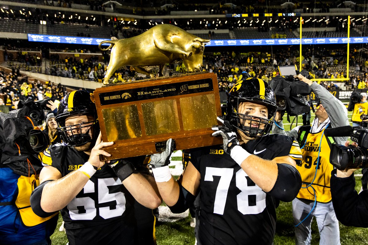 josephwcress's tweet photo. Iowa #Hawkeyes football beat Wisconsin, 42-10, in a Big Ten Conference game for the Heartland Trophy, Nov. 2, 2024, at Kinnick Stadium.
#ThinkIowaCity Photos https://t.co/gxb8cogATN