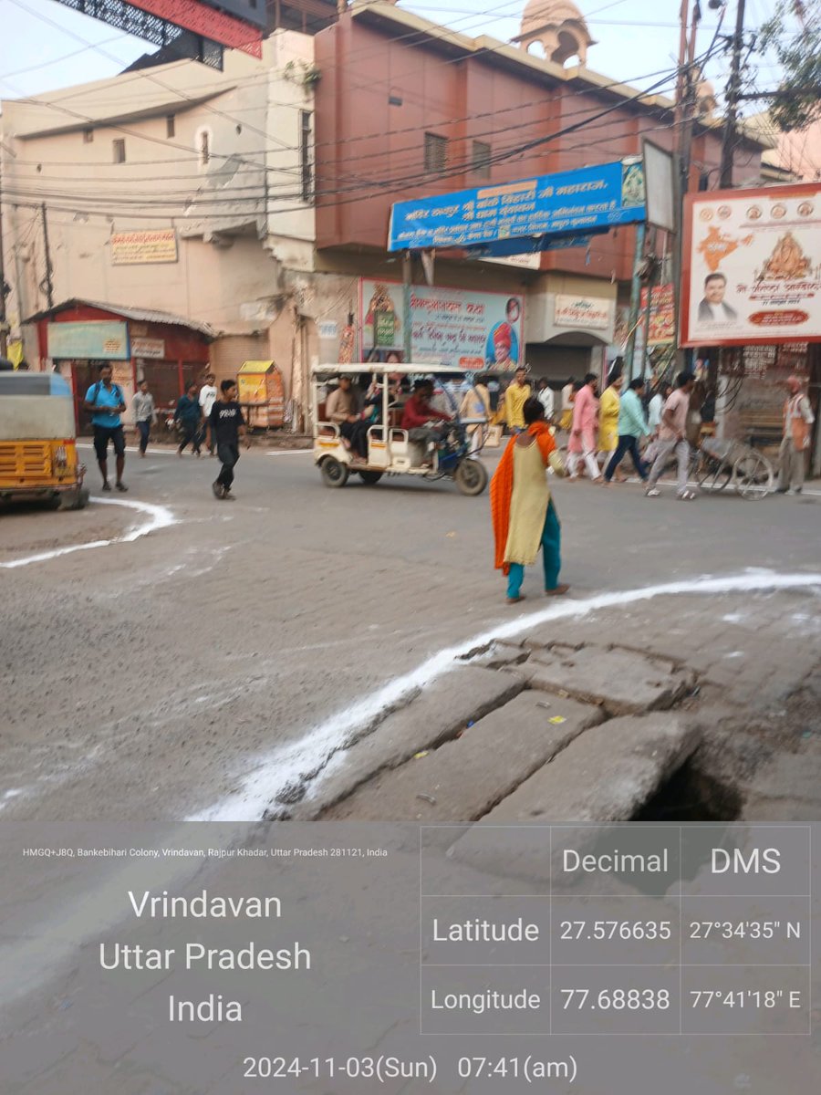 NVrindavan's tweet image. #यम द्वितीया/भाई दूज के शुभ अवसर पर स्वच्छता को संकल्पित सफाई मित्रों द्वारा विशेष सफाई अभियान चलाकर घाटों की ओर जाने वाले सभी मार्गो , तिराहे/चौराहों ,प्रमुख मार्गो व स्थानों पर चूना डलवाया गया।
#swachhdipawali
@SBMUrbanUP
@SBM_UP
@NagarVikas_UP
@rituias2003
@IASshashank10