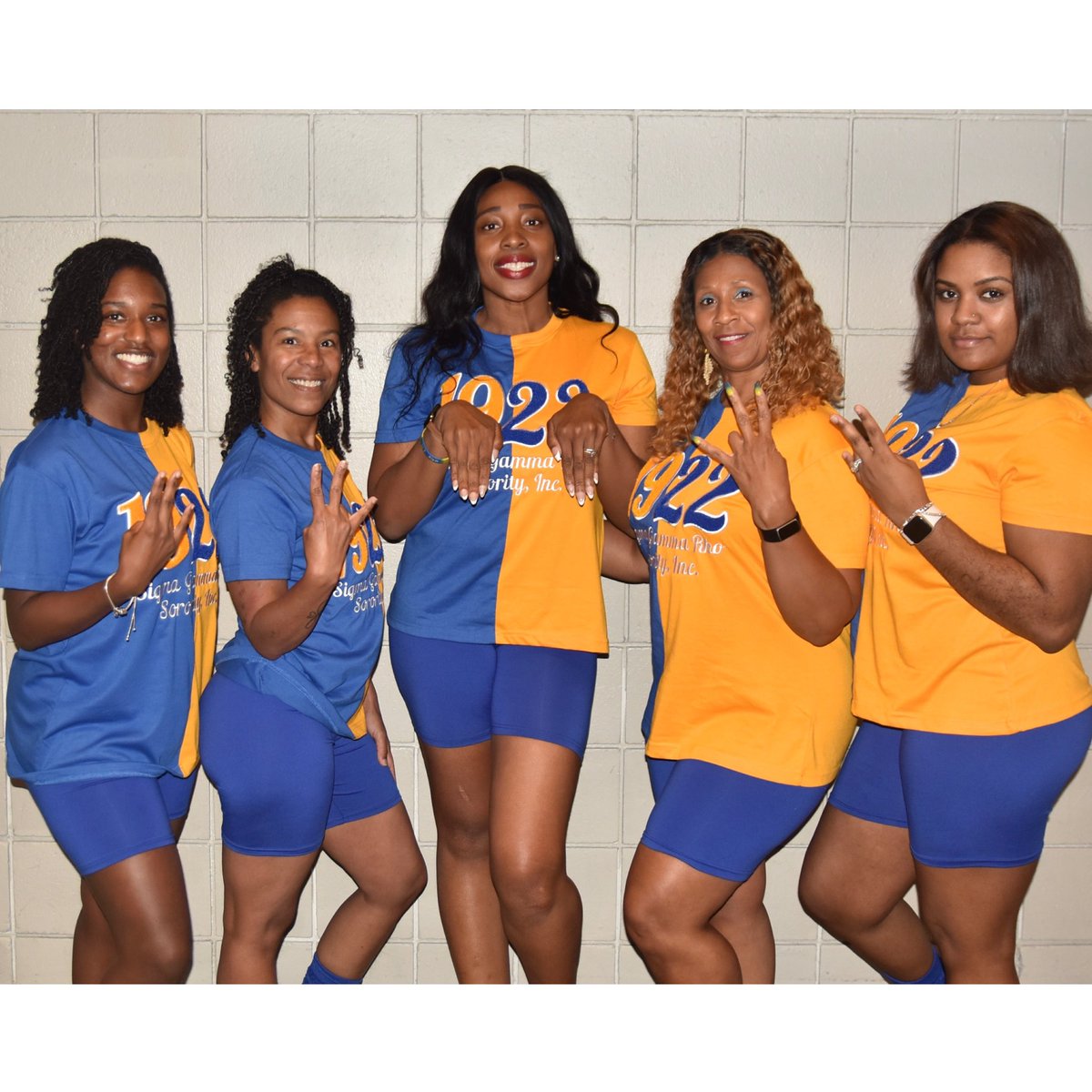 MING_Omatic's tweet photo. Big stepping and always repping. 💙💛

The Hawks vs. Kings game brought a beautiful intRHOduction to #Rhovember.  Enjoyed performing at State Farm Arena’s Divine 9 night with my Sorors and other Greek fam. #D9Night #SigmaGammaRho #PrettyPoodles #DivineNine #LSS #S3 https://t.co/HZ30MExWik