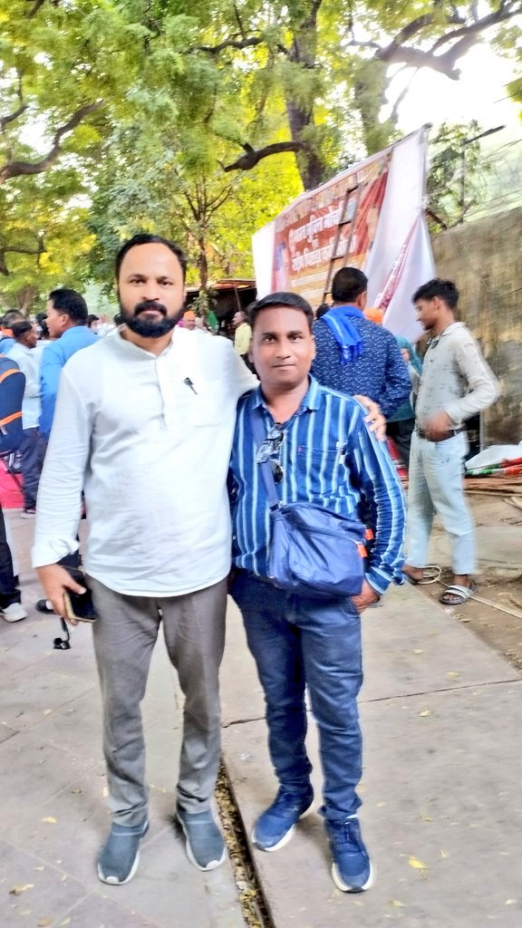 दुनिया के किसी भी देश में व्यक्ति नहीं विचार राज करता है।
बहुजन मुक्ति पार्टी सिर्फ राजनैतिक पार्टी नहीं है बहुजन महापुरुषों की विचारधारा बीएमपी के कार्यकर्ताओं के खून में दौड़ती है।
#BMP_का_खौफ़