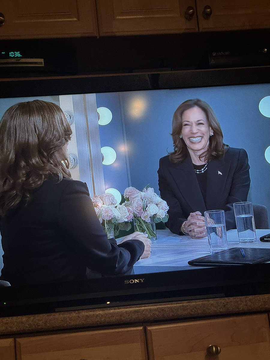 JeremyDanz's tweet photo. Kamala Harris on SNL https://t.co/rtkrPKCqCN