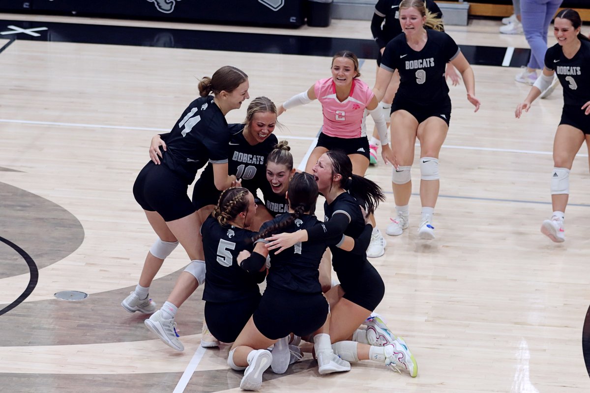 YNT_Christian's tweet photo. EMF punched its ticket to state with a 3-1 win over Tri County on Saturday. Some #'s:
Kaydence Haase 24 kills
Ella Archer 8 kills
Kiley Oldehoeft 5 k/3 blks
Keila Ricenbaw 3 k/2 blks/1 ace
Miley Ricenbaw 3 k/16 dig/1 ace
Lily Jeffries 37 ast/2 k/1 ace
#emfbobcats #nebpreps https://t.co/UMCfCN24Ru