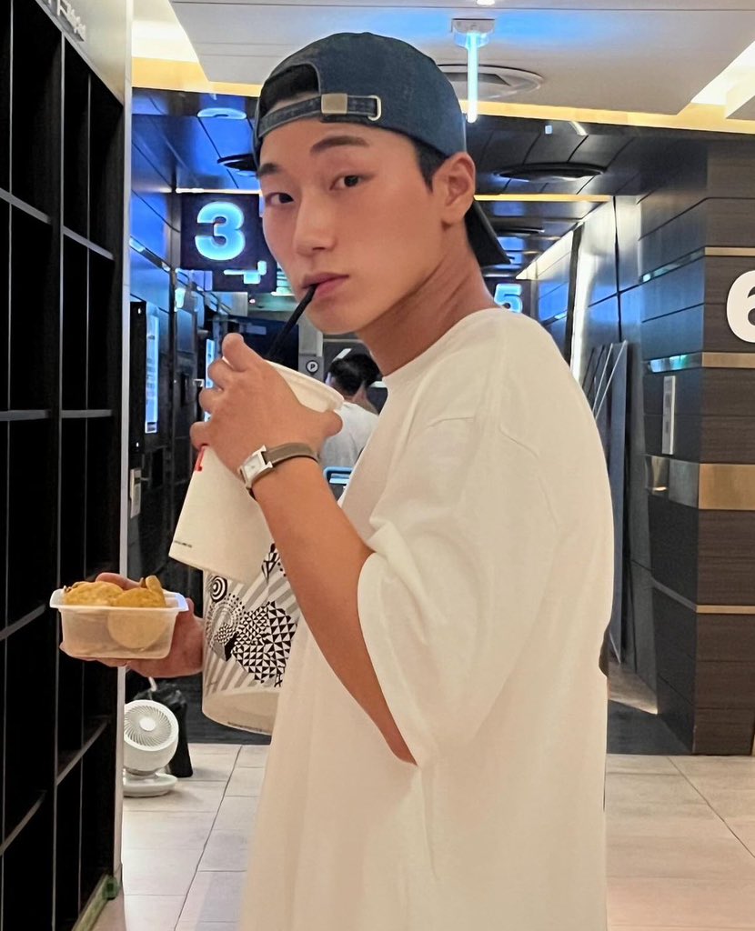 CHOlSHAN's tweet photo. NTM on soda and chips… the ones that I always FW. Life balance on its finest. https://t.co/IcwhZfCD5d