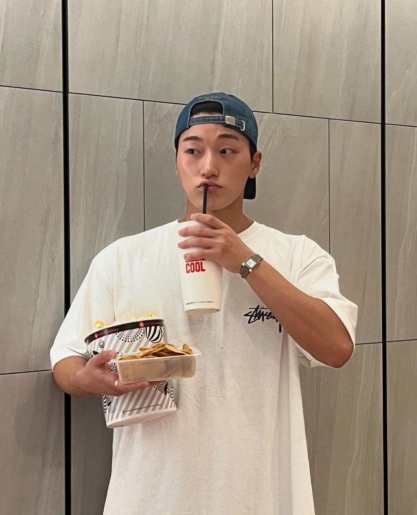 CHOlSHAN's tweet photo. NTM on soda and chips… the ones that I always FW. Life balance on its finest. https://t.co/IcwhZfCD5d