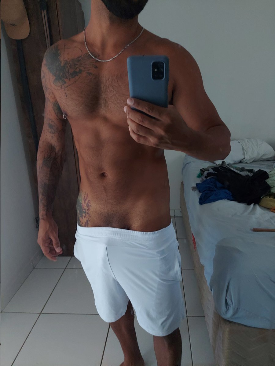 _lemarcelo's tweet photo. Em casa, só visto roupa se tiver que atender à porta. https://t.co/o5kpg2y6yr