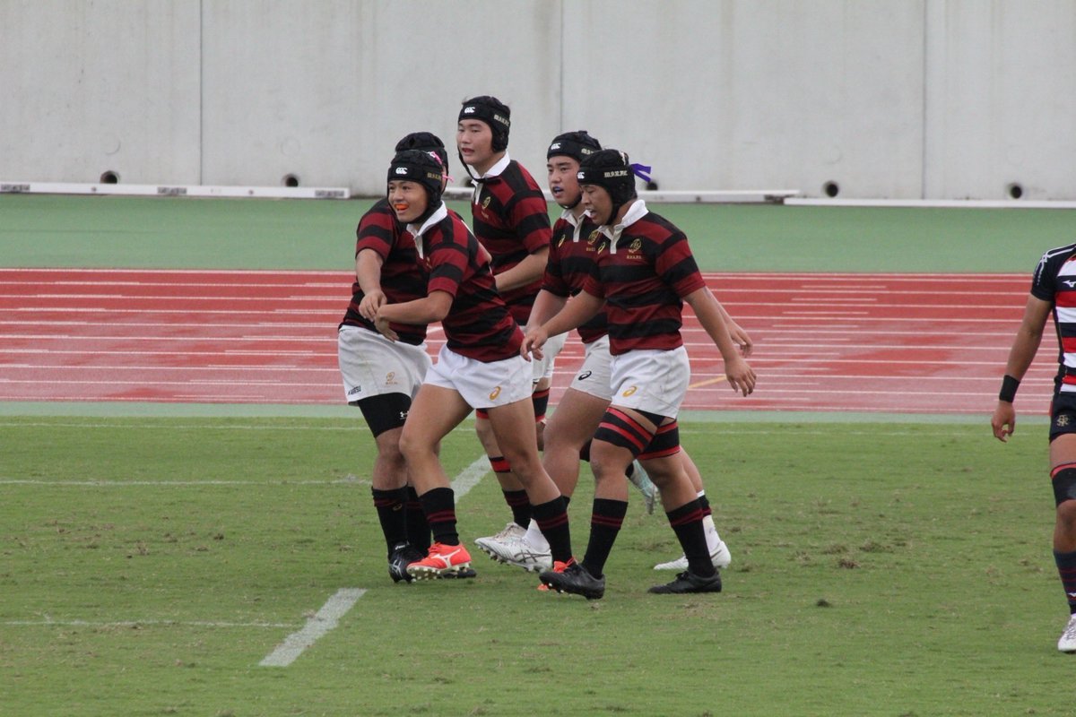 昨日11月2日に花園予選決勝の試合が行われ、佐賀工業と試合をしました。結果は48対12と敗れ、3年生は最後の試合となりました。これからは新チームとなりますが、また花園目指して頑張りたいと思います。これからも応援よろしくお願いします。