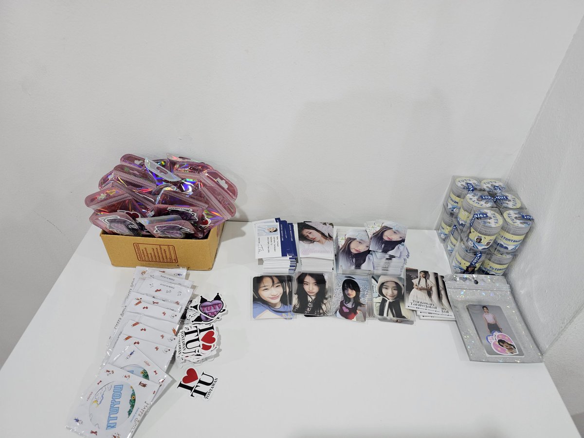 Tu_ttwOfficial's tweet photo. มี Giveaway จากทางบ้านและแฟนคลับแจกอยู่ตรงนี้นะคะ🥰🥰

.

#TUTY24thBirthday
#tontawan #intuyou https://t.co/0ZotXChYgU
