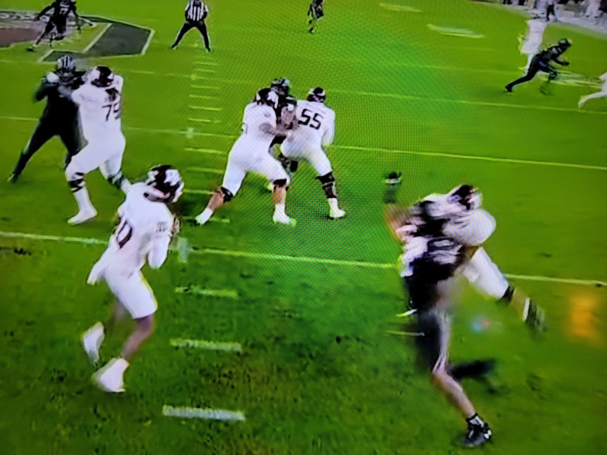 Emack92702674's tweet photo. @BenjaminSWatson would have had plenty more sack if they weren't held EVERY DOWN. https://t.co/lD2f7LTOqK