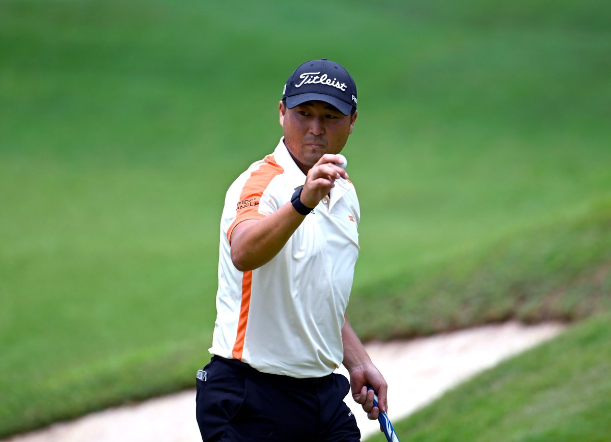 asiantourgolf's tweet photo. Richard T. Lee opens with two birdies in six holes on Sunday but has a few players threatening to close the gap with fast starts at the BNI Indonesian Masters.
Follow the leaderboard on https://t.co/QQChqRrghk
#BNIIM2024 #IndoMasters #InternationalSeries #TimeToRise https://t.co/Ny0qlurxud