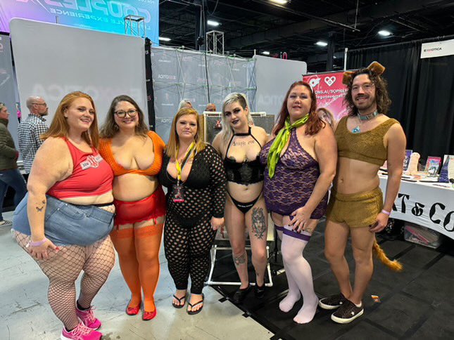 thick_redhead69's tweet photo. Loved seeing this group ❤️ @bbwjulieginger2 @bbwjulieginger https://t.co/jmkiqit0ZW