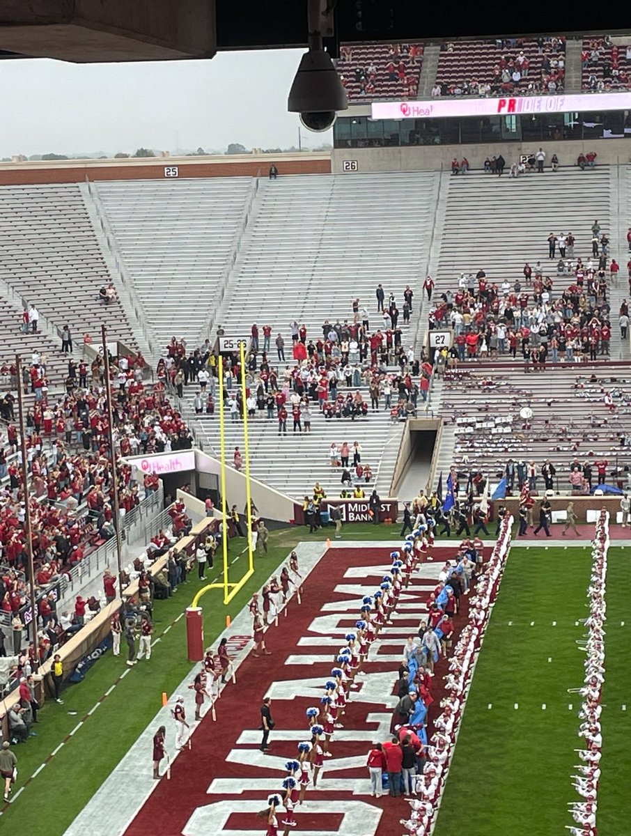 CowpokeState's tweet photo. 3-6(0-6) Ok. St. 
VS
5-4(1-4) OU
Student Sections before Kickoff. 

Now y’all can get out of my DMs saying “OSU are bad fans” https://t.co/jgtdt4ny1j