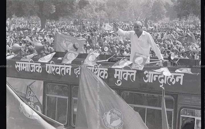 Mithles53893826's tweet photo. जब तक हम राजनीति में सफल नहीं होंगे और हमारे हाथों में शक्ति नहीं होगी, तब तक सामाजिक और आर्थिक परिवर्तन संभव नहीं है। राजनीतिक शक्ति सफलता की कुंजी है ~ मान्यवर कांशीराम साहब
#Join_BMP
#BMP_का_खौफ़ https://t.co/5R1x9RPZyX