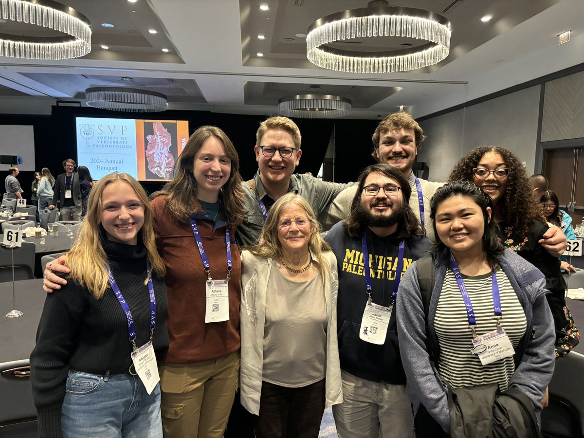 Not a complete picture of active <a href="/UMichPaleo/">UM Paleontology</a> folks at #2024SVP, but close enough. To include all folks who’ve passed through, it would take a better camera. #LeadersAndBest