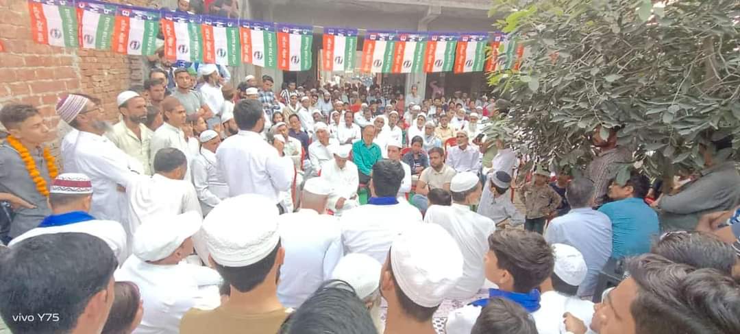 bbmsandesh's tweet photo. उत्तर प्रदेश की मीरापुर विधानसभा से बीएमपी समर्थित प्रत्याशी जनाब वकार अजहर साहब को मिल रहा अपार जन समर्थन।
एक कदम परिवर्तन की ओर....
ऐ मेरे भाइयों 
ठोकरें खा के भी ना संभले तो मुसाफ़िर का नसीब,
वर्ना पत्थरों ने तो अपना फर्ज़ निभा ही दिया।
#BMP_का_खौफ़ https://t.co/62yZ3yjayh