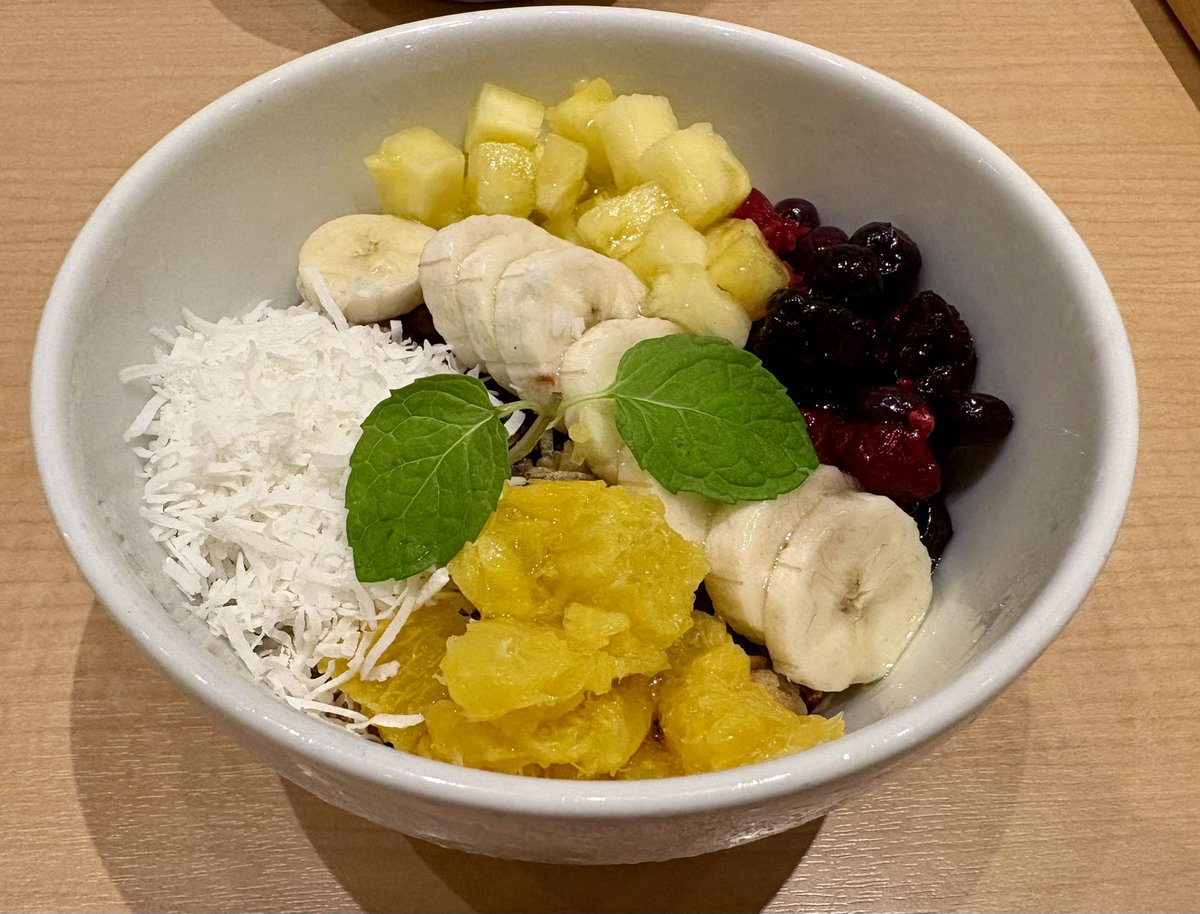 先日、アサイーボウルを食べに行ったのだが、前回食べたものより美味しかった😋
色々と食べ比べてみたいな♪