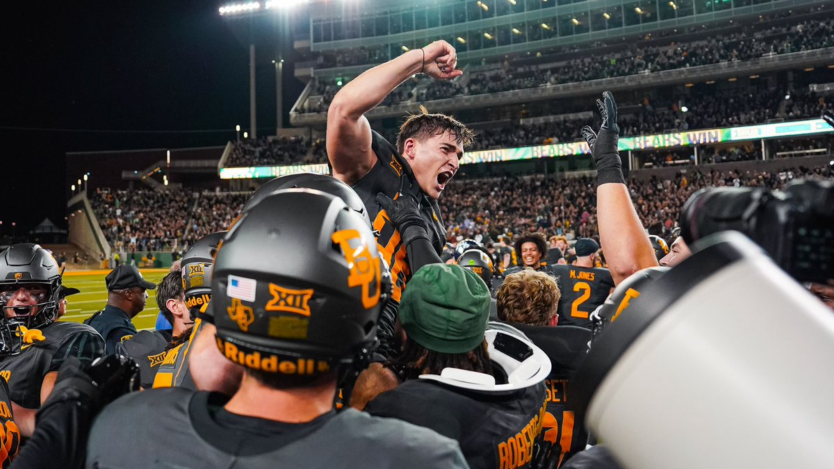 BUFootball's tweet photo. The perfect ending.

#SicEm | #Big12FB https://t.co/3K5UgdBX4m