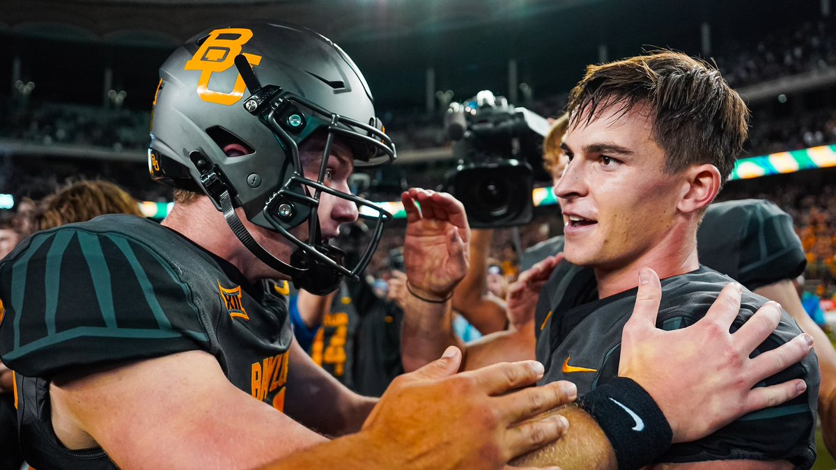 BUFootball's tweet photo. The perfect ending.

#SicEm | #Big12FB https://t.co/3K5UgdBX4m