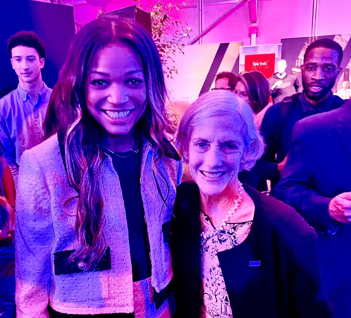 RunBlogRun's tweet photo. Gabby Thomas, Olympic 200m champion, 
Joan Benoit-Samuelson, Olympic marathon champion, NYRR Night of Champions, photo by Jeff Benjamin, #nyrr, #nycmarathon, #gabbythomas, #joanbenoitsamuelson, #jeffbenjamin, https://t.co/AvfAk80SL4