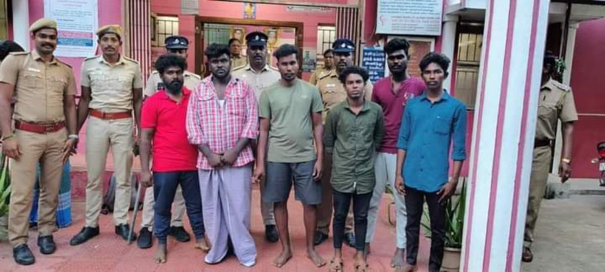 theeechatti's tweet photo. சாதிவெறியோடு கடலூர் மஞ்சக்கொல்லை செல்லத்துரை அவர்களை கொலை வெறி தாக்குதல் தொடர்புடைய 6 தலித் சாதிவெறியர்கள் மீது புவனகிரி காவல் நிலையத்தில் வழக்கு பதிவு செய்து, 6 சாதிவெறி குற்றவாளிகள் உடனடியாக கைது செய்யப்பட்டு சிறையில் அடைக்கப்பட்டுள்ளனர் .
#Cuddalore #AttemptMurder #Atrocity https://t.co/RVKbJpdU0n