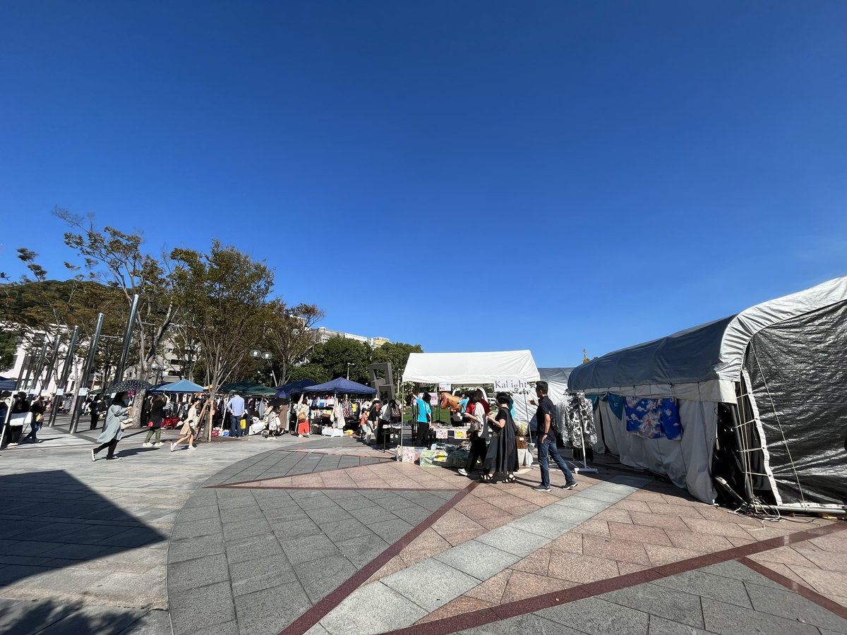 劇団どくんご tweet media