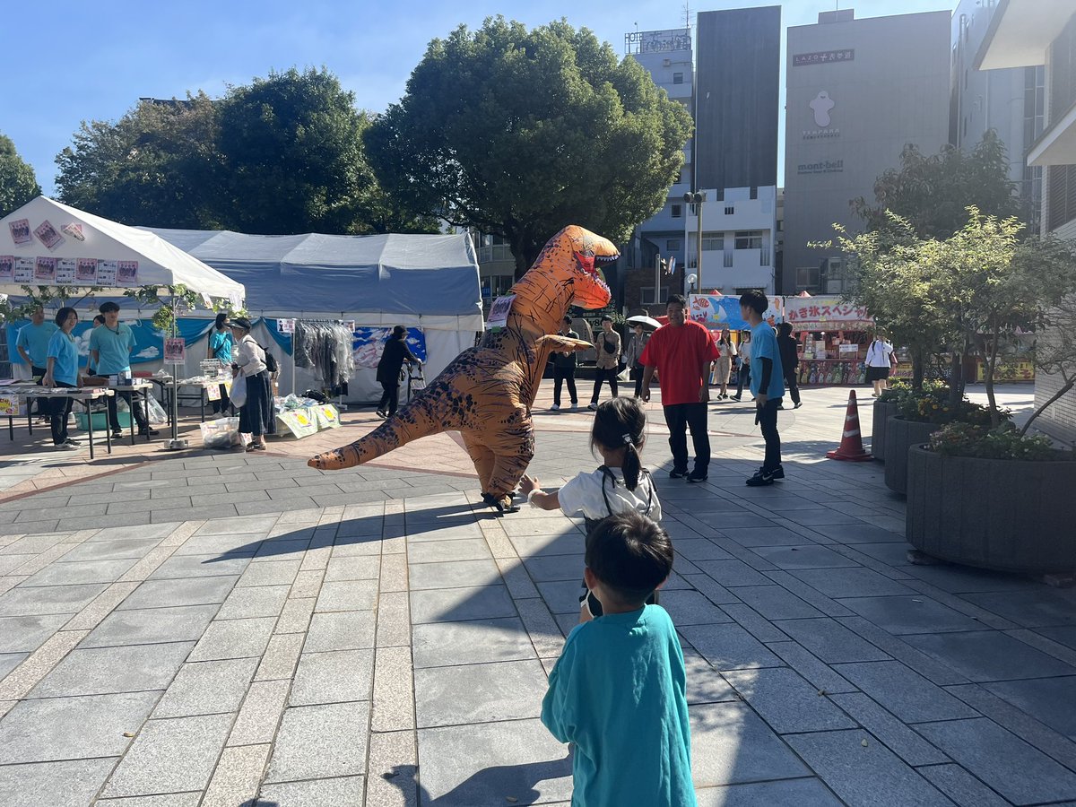 劇団どくんご tweet media