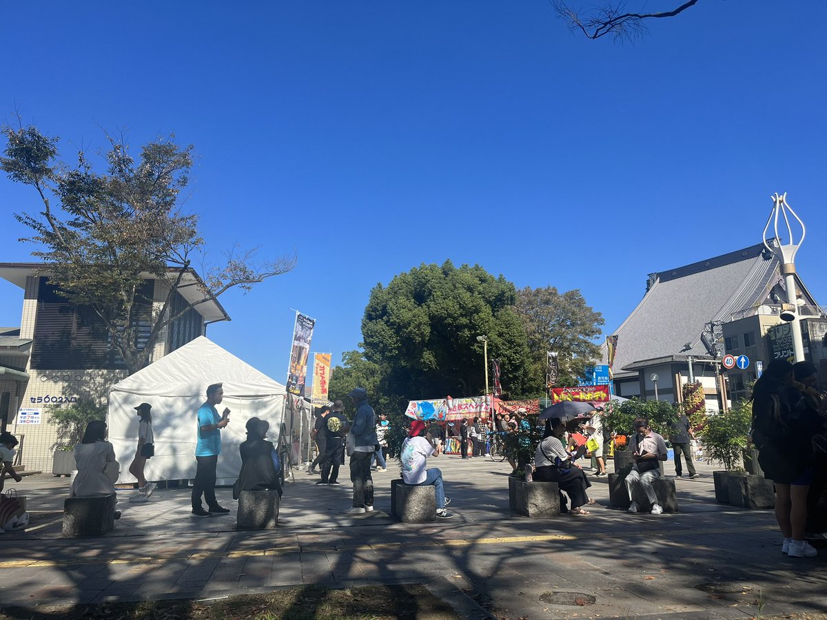 劇団どくんご tweet media