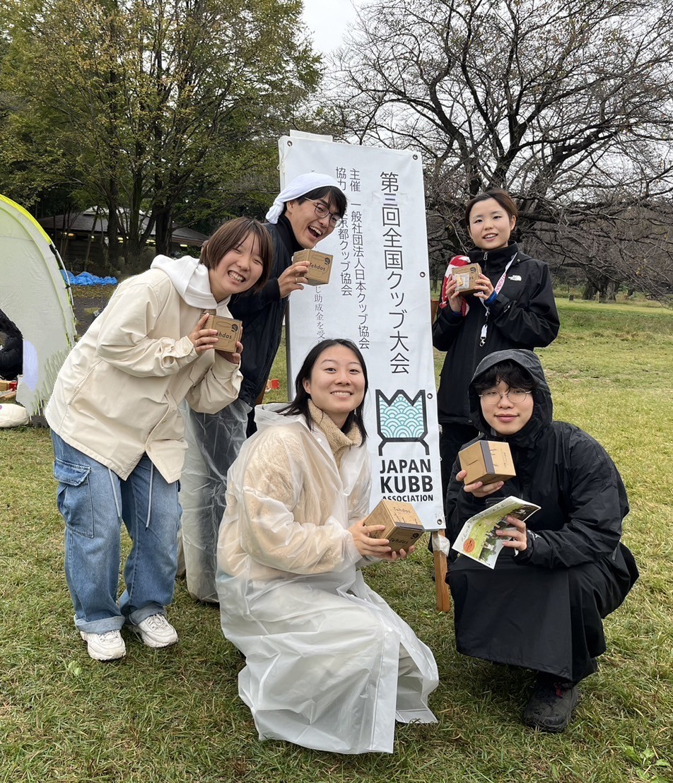 icurakugo's tweet photo. クッブの全国大会に参加しました!

ICU落研はキングクッブ(写真一枚目)を倒して一勝を収め、世界大会で優勝した対戦相手にも善戦するなど健闘しました。
 
来年以降は決勝に進出できるよう、落語もクッブも 一生懸命に頑張りたいと思います! 対戦相手の皆様、ありがとうございました! https://t.co/3GGtUooQPN