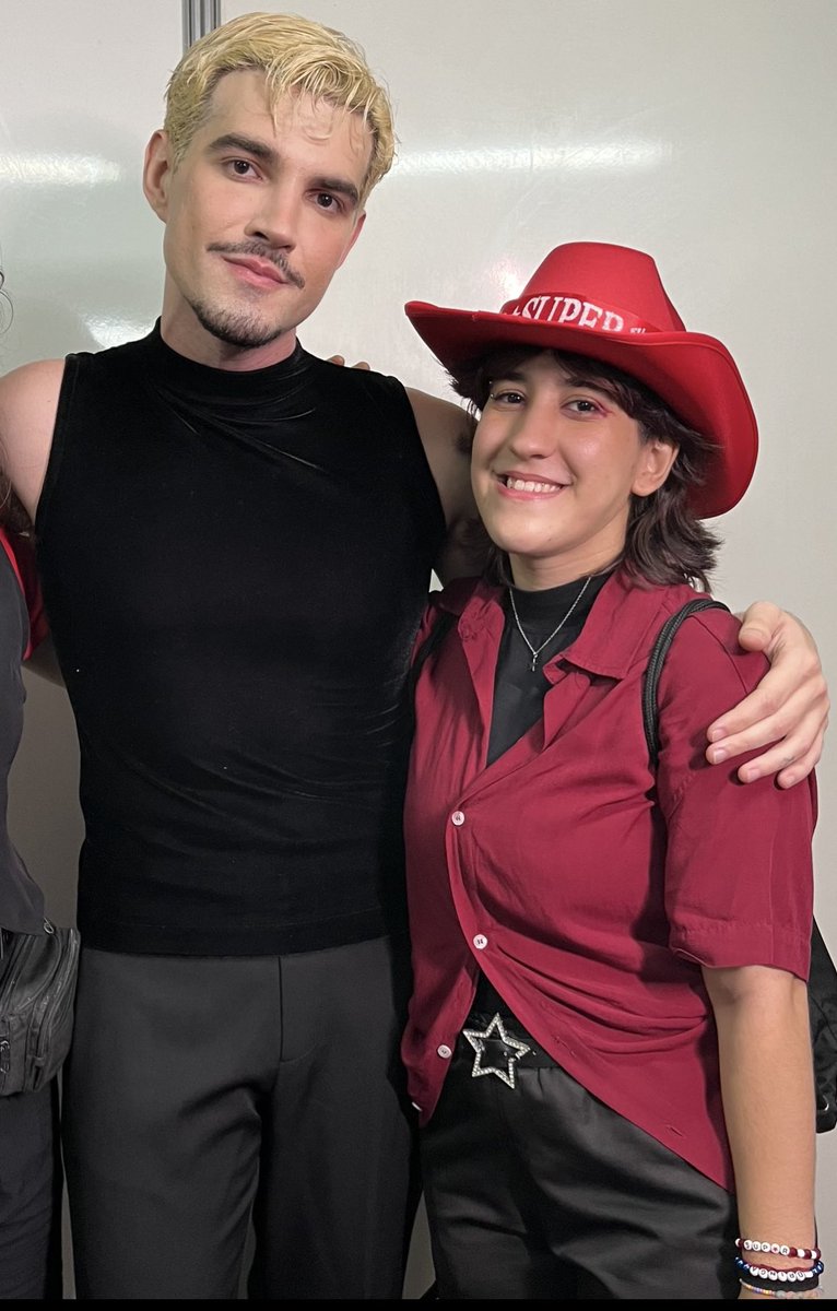 ali :) ★ vai ver o grilo! tweet media