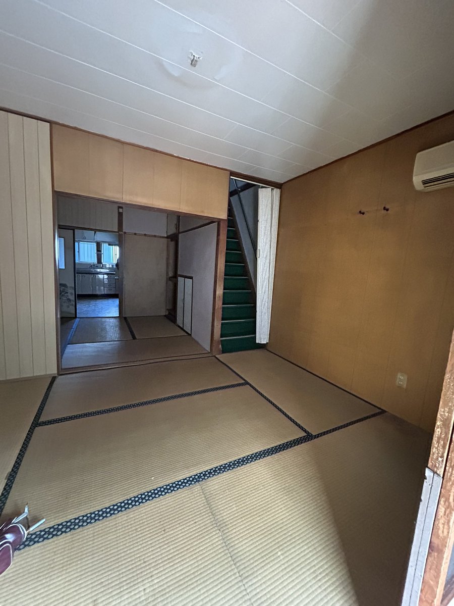 aichan_daiku's tweet photo. 私にもミラクルが起こりました😍❣️
近所のお家5万円で購入です🏠 https://t.co/6WtsJwK3jQ