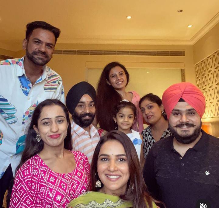 May your life be overflowing with happiness, prosperity, and success. Happy Bhai Dooj
<a href="/jasminbhasin/">Jasmine bhasin</a> 💗
#JasminBhasin #HarmanSinghBhasin
#MankaranSinghBhasin
#HaarshLimbachhiyaa
#ShehzadDeol
#Jasminians