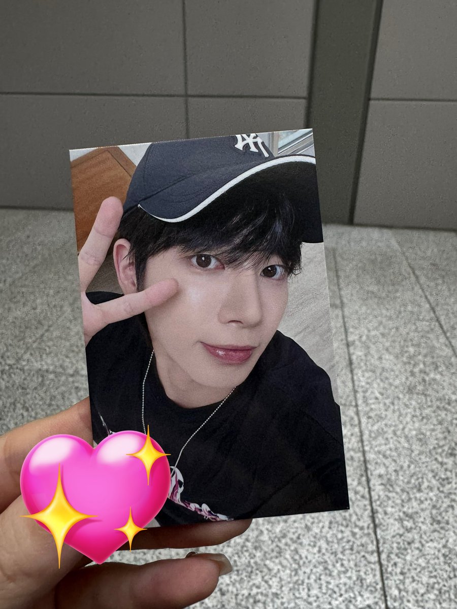 txt__tsu's tweet photo. 모아존 포카 교환

me 태현
you 범규

현장에 있습니다 !
DM해주세요! https://t.co/GWNTQ0aWxg