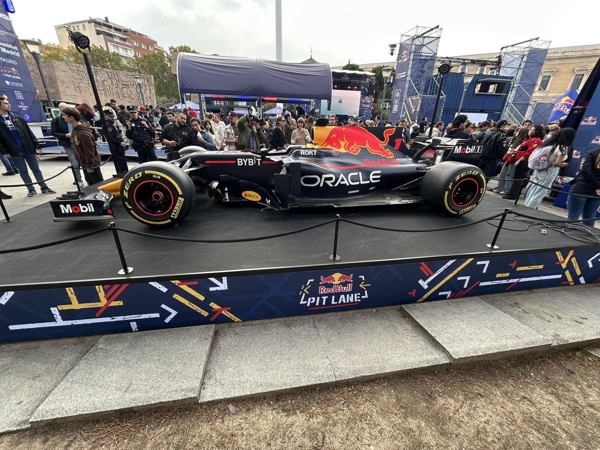 HugoOddy17's tweet photo. #RedBullPitLane https://t.co/SIgrR6CIOi