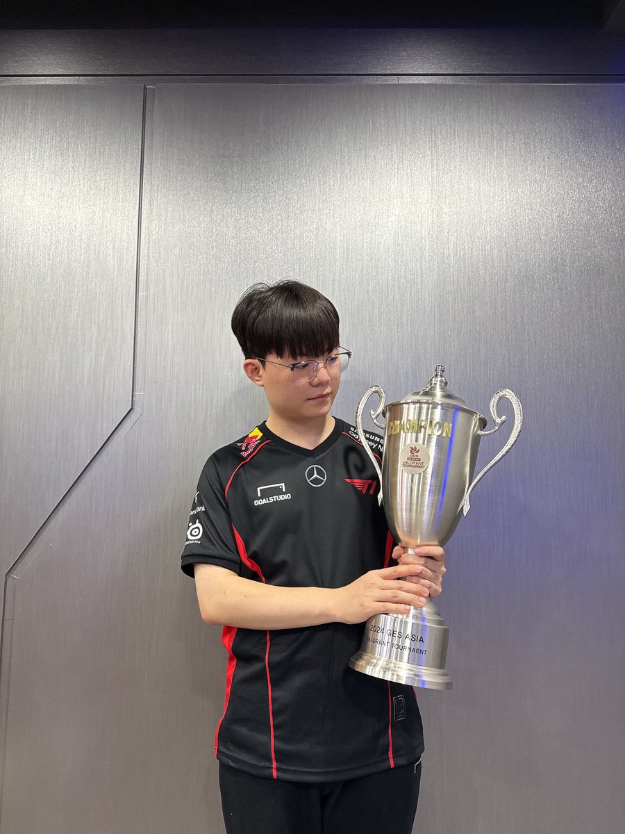 Meteorvlrt's tweet photo. 😚 https://t.co/lwUU8nzZQh