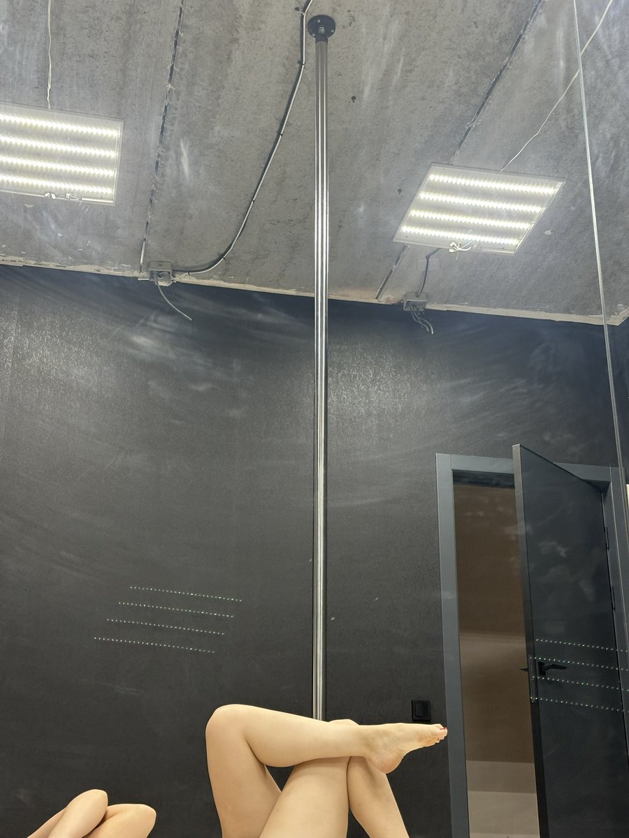 Теперь я зависаю в своей студии 💔💔

#ню #нюд #нюдс #нюдсы #нюдсочетверг #нюдсовоскресенье 
#нюдсыкаждыйдень #взаимно #Folllow