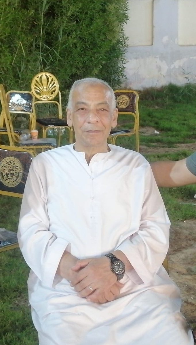 مرت أيامٌ على فقد أبي
أيام لم تكن هينة على القلب..مسحت بقسوتها ذاكرة الفرح من الروح
تضاءلت الدنيا..وكم كانت ضئيلة في عيني!
وتصاغرت كل الهموم والأحزان أمام حزني على فقد أبي.
أسأل الله أن يكرمه كما أكرمني ويعزه كما أعزني ويحبه كما أحبني.
"إنا لله وإنا إليه راجعون"