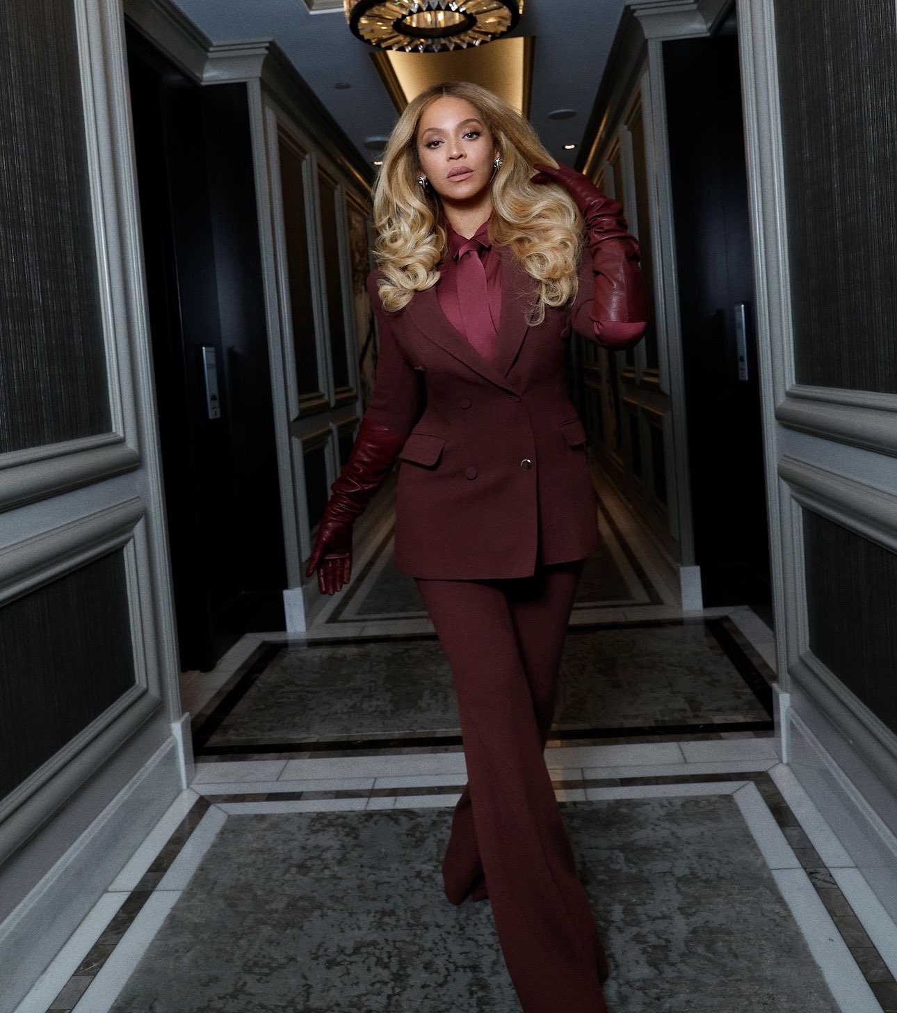 Robes Beyoncé 2024 Beyonce STUNS With Cher, Shaboozey, Jay Z, & More