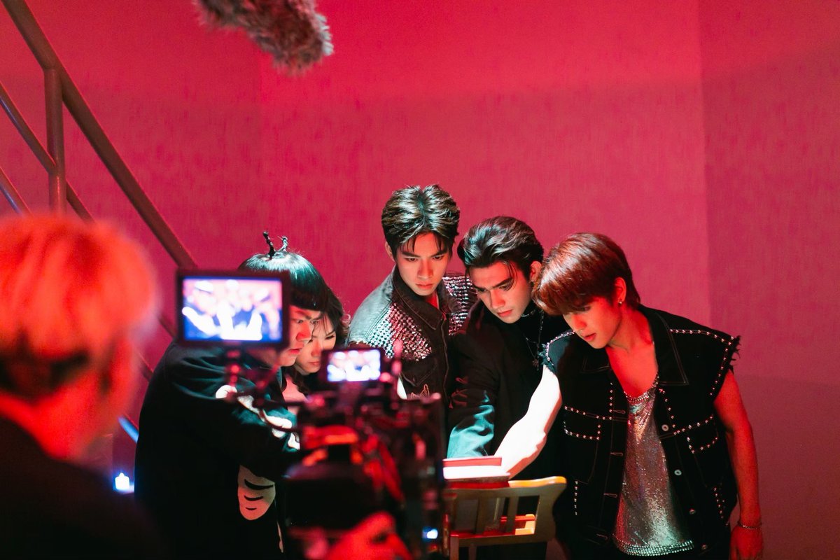 omgvampire23's tweet photo. คัมภีร์ ที่จะพาทุกคนไปเมืองมนุษย์ ~~~

มาดูซีรีส์ได้ 8 ตอนรวด ครบรส ความฮา
ได้ที่ #wetv  

➡️ https://t.co/efEMxtQCh0…

#omgvampire  #แวมไพร์ไวน์แดง

แล้วมาเจอกันน้า👻👻 https://t.co/eMmHVT0suj