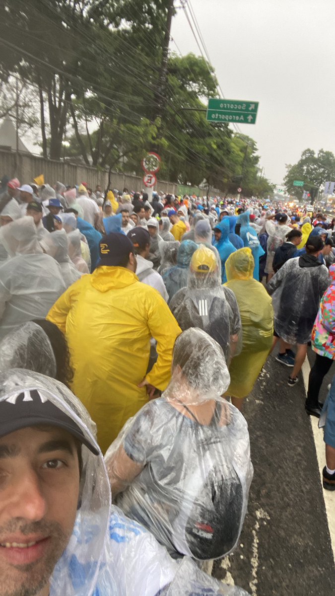 pachiflyer's tweet photo. Brasileño #F1 #Interlagos #Brazil peor organización del mundo, los portones deberían estar abiertos a las 4 am https://t.co/XbrZsCebDW