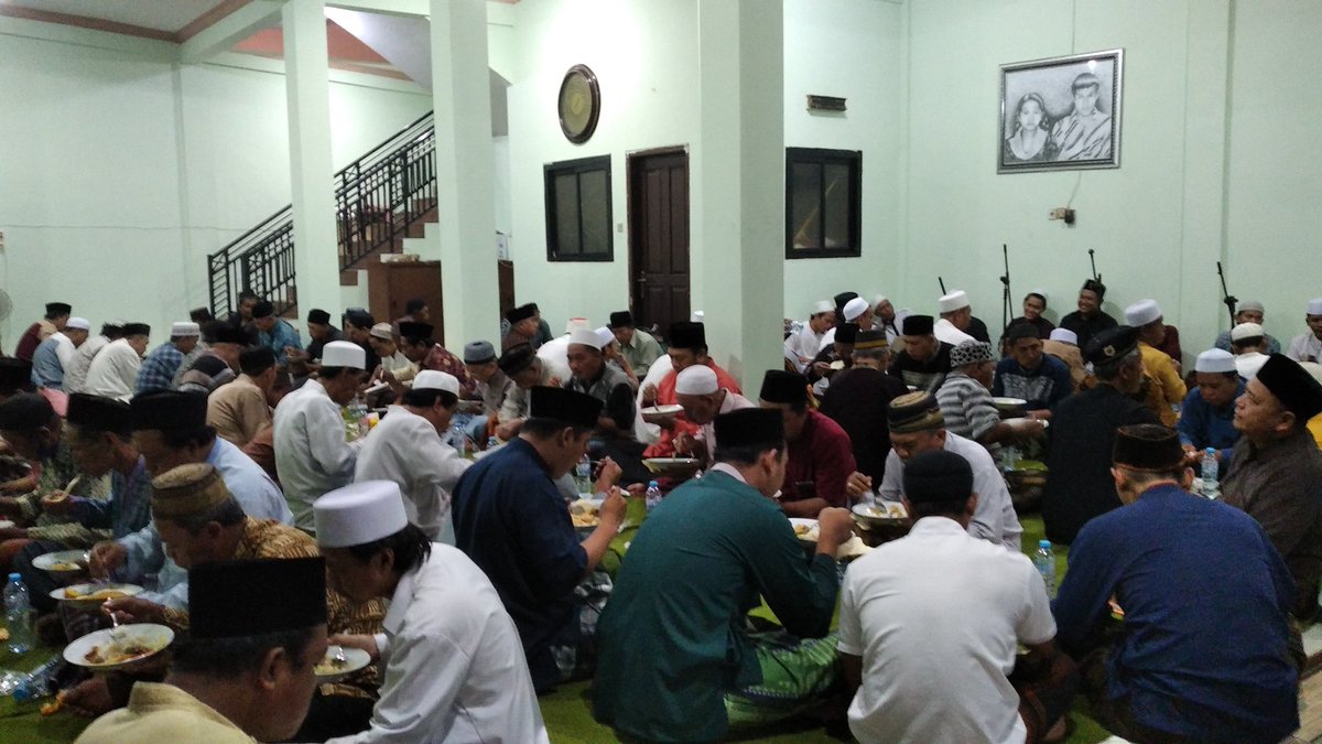 Alhamdulillah terlaksana dgn baik yasin/tahlil 1 tahun alm. bapak.

Maturnuwun utk semuanya.