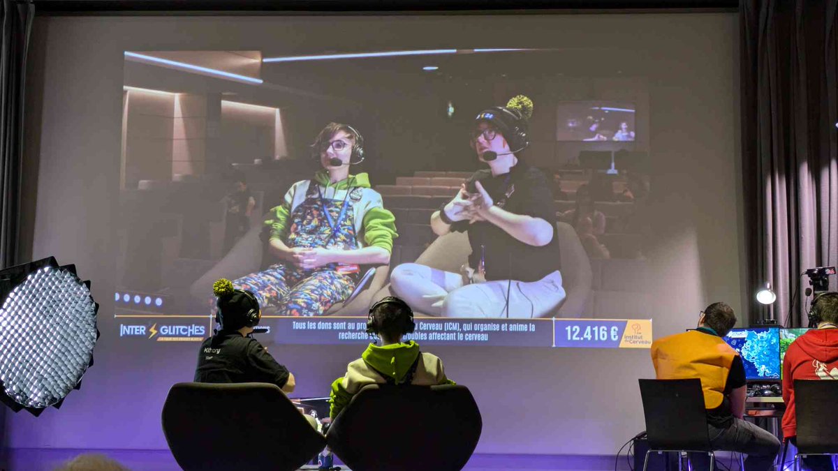 J'ai commenté un jeu de cœur avec Kit ( je suis avec la tenue légèrement pas discrète)
Quelle ambiance aux IG avec la team <a href="/FrenchRestream/">Le French Restream</a> !!