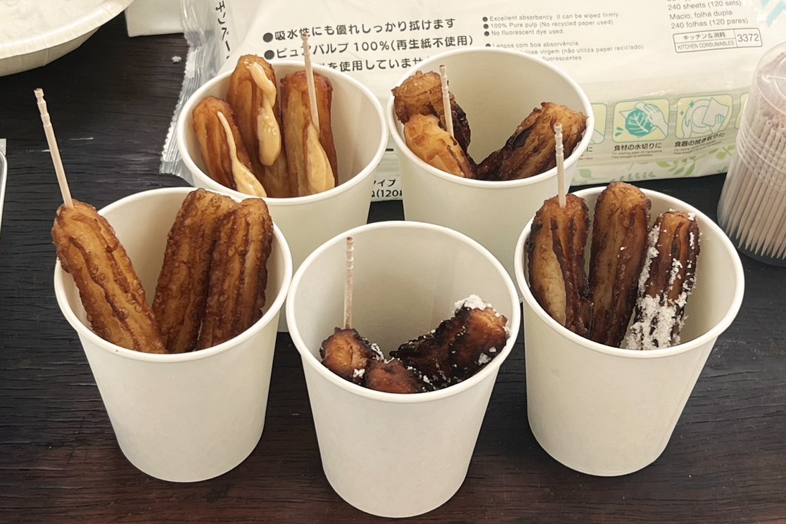 futamaru_tft's tweet photo. #白鷺祭
フタマルは今回チュロスで出店しています！
【予告】
明日(11/4)は全種類、寄付金20円が含まれた100円(3本入り)で売ります！！ぜひ来てください☺ https://t.co/esmJTHnCaH